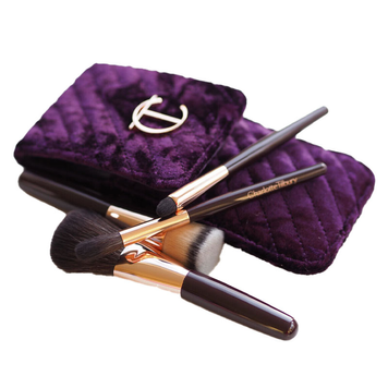 Charlotte Tilbury Charlotte&rsquo;s Magic Mini Brush Set &mdash; подарочный набор мини-кистей для макияжа в бархатном клатче Charlotte Brush Set фото
