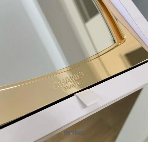 Настольное зеркало CHANEL Beaut&eacute;, 16&times;16 см Chanel фото