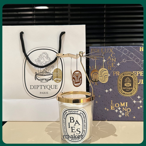 Diptyque Baies &mdash; подарочный набор со свечой и каруселью, 190г Diptyque Baies фото